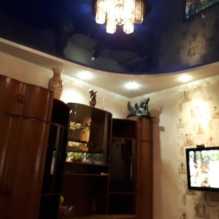 Аппартаменты 25 Krivoy Rog Ngoại thất bức ảnh
